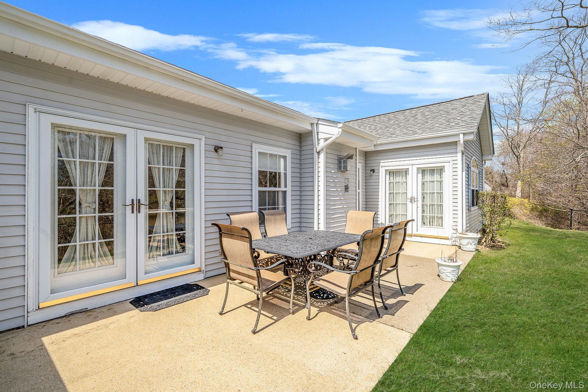 Condo Woodscreek  Suffolk County, NY 11955, MLS-985436-4