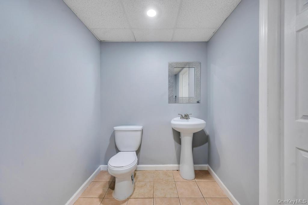 Single Family Harwood  Suffolk County, NY 11727, MLS-985443-34