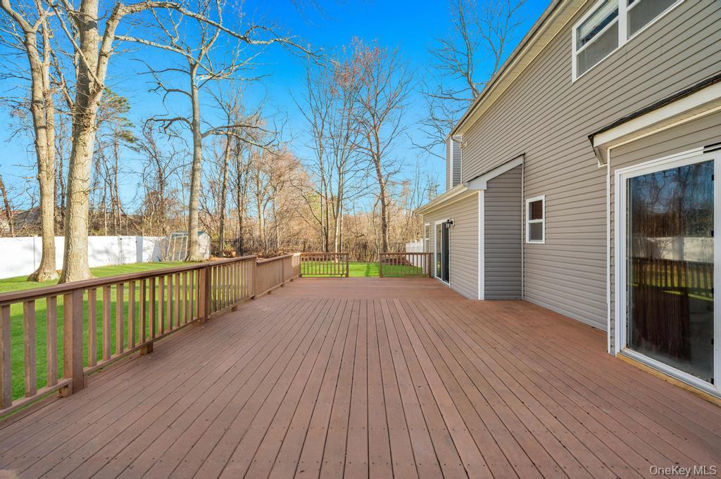 Single Family Harwood  Suffolk County, NY 11727, MLS-985443-37