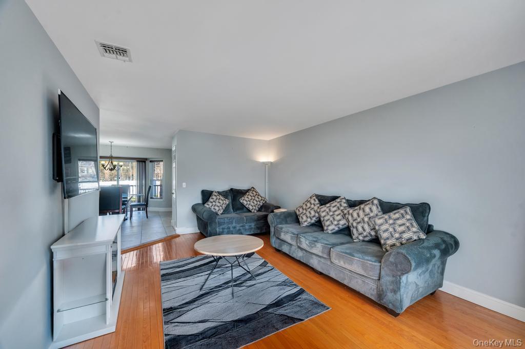 Single Family Harwood  Suffolk County, NY 11727, MLS-985443-4