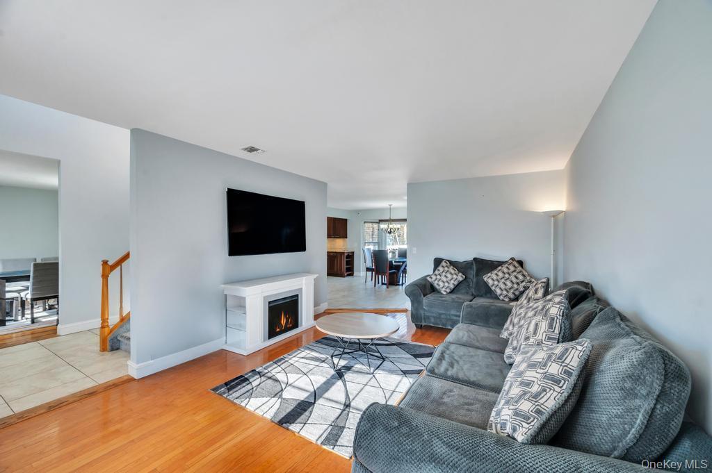 Single Family Harwood  Suffolk County, NY 11727, MLS-985443-5