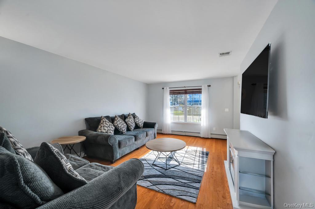 Single Family Harwood  Suffolk County, NY 11727, MLS-985443-7