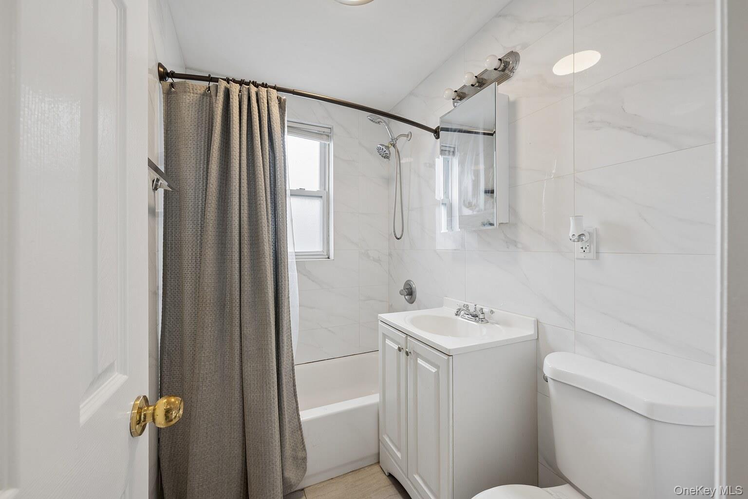 Single Family 183rd Queens, NY 11413, MLS-985475-10
