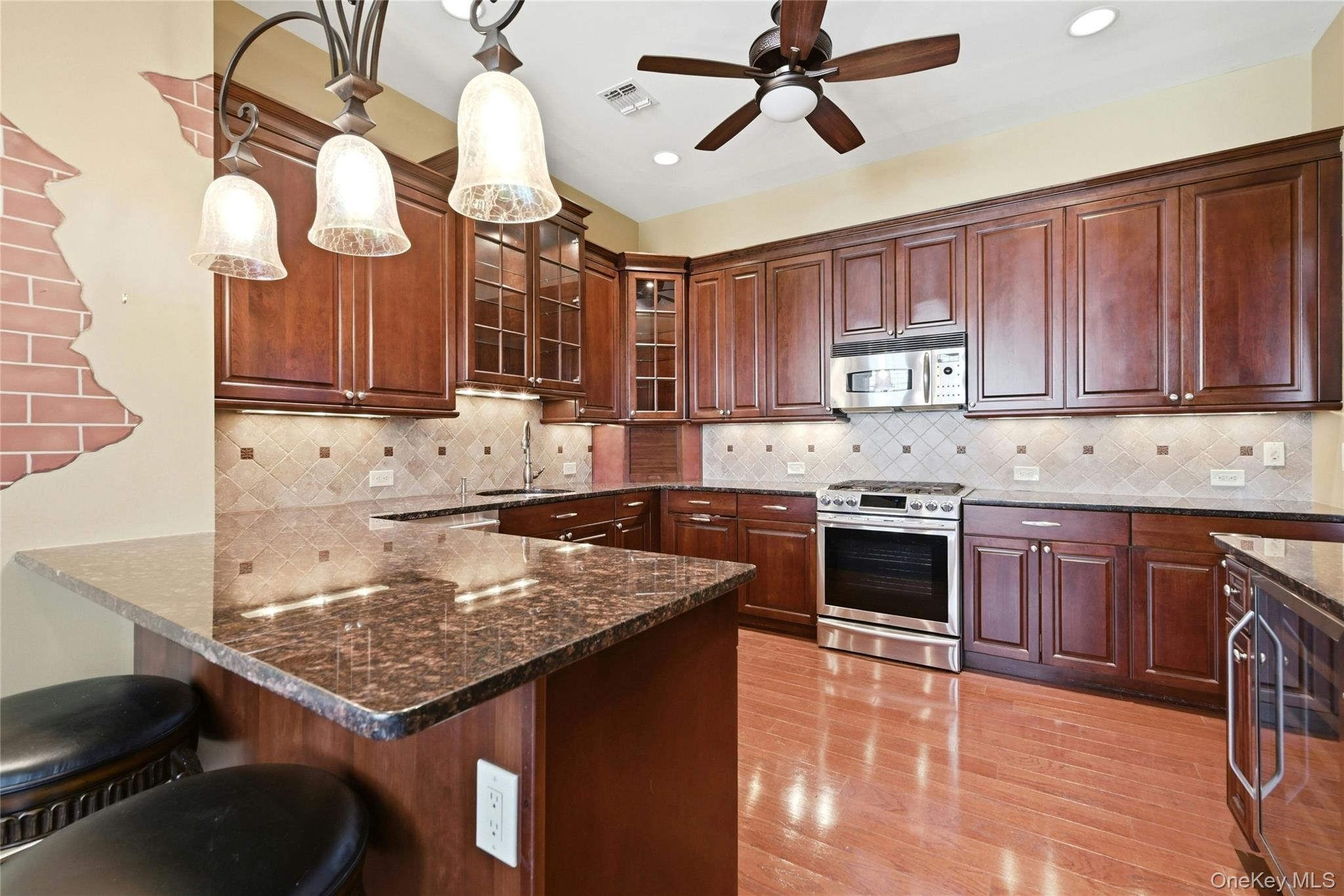 Condo Pacing  Nassau County, NY 11590, MLS-985533-11