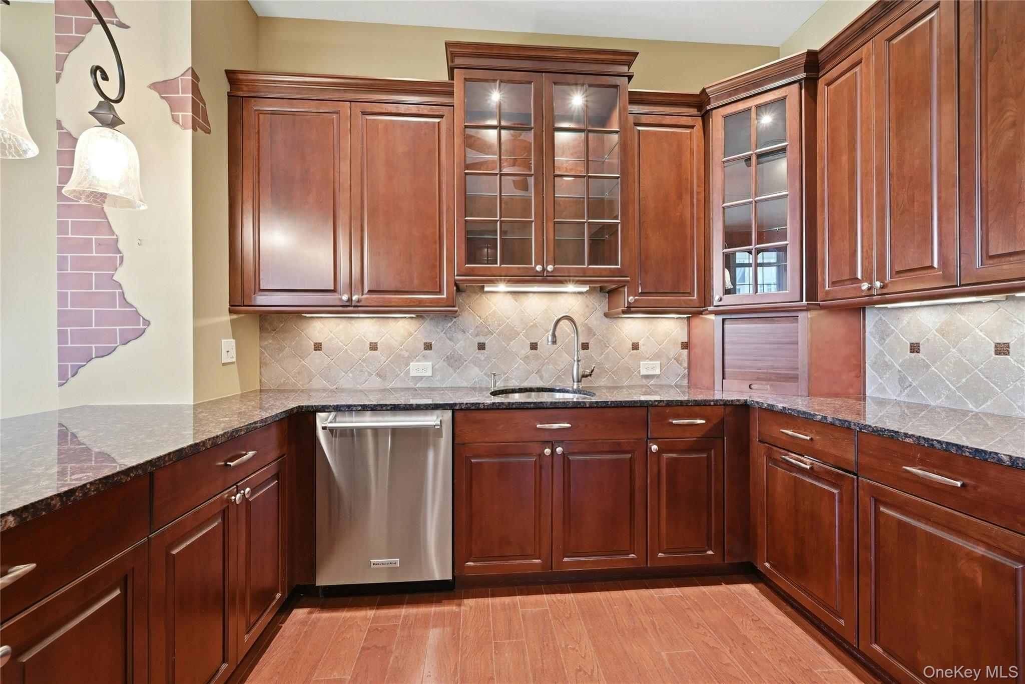 Condo Pacing  Nassau County, NY 11590, MLS-985533-12