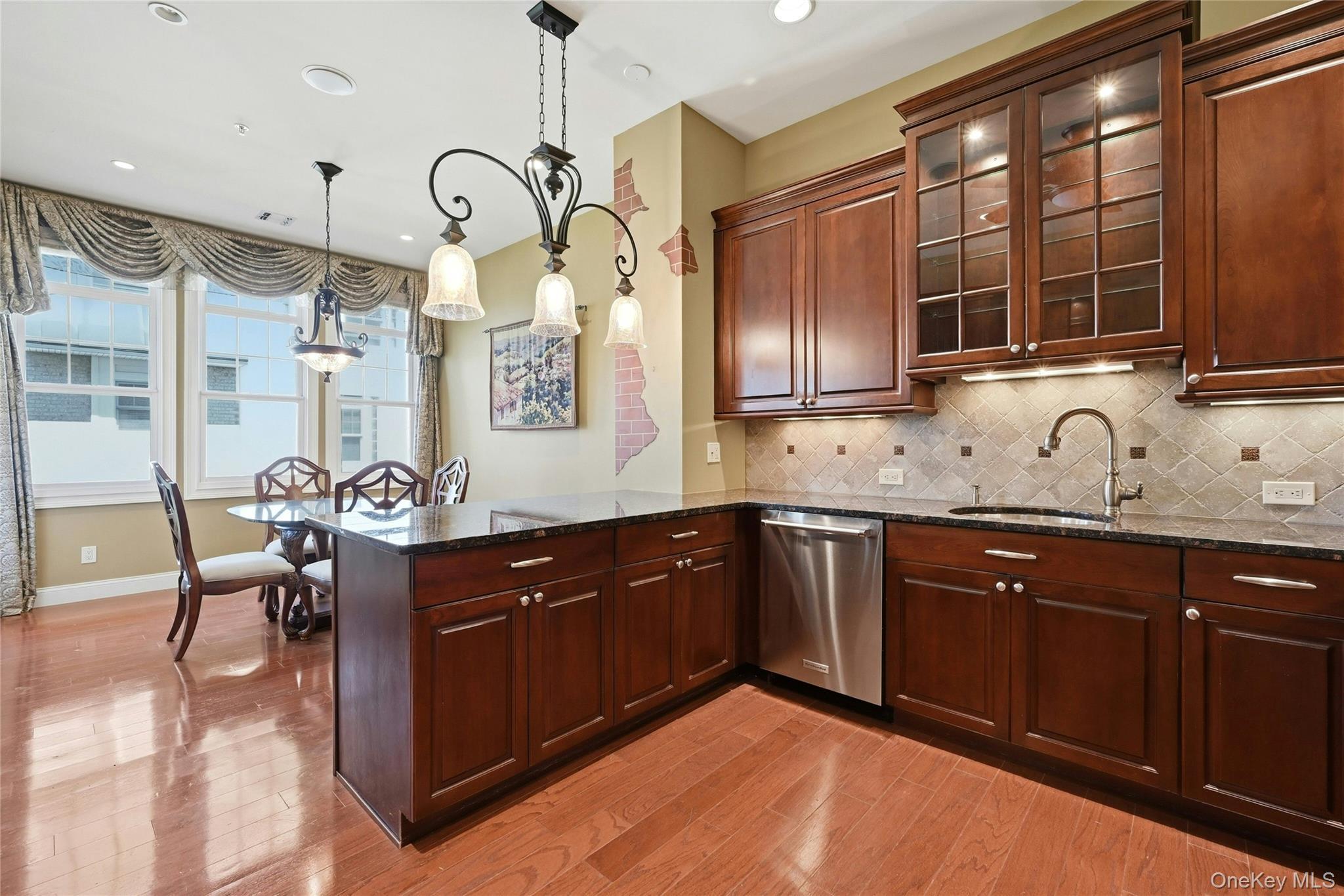 Condo Pacing  Nassau County, NY 11590, MLS-985533-14