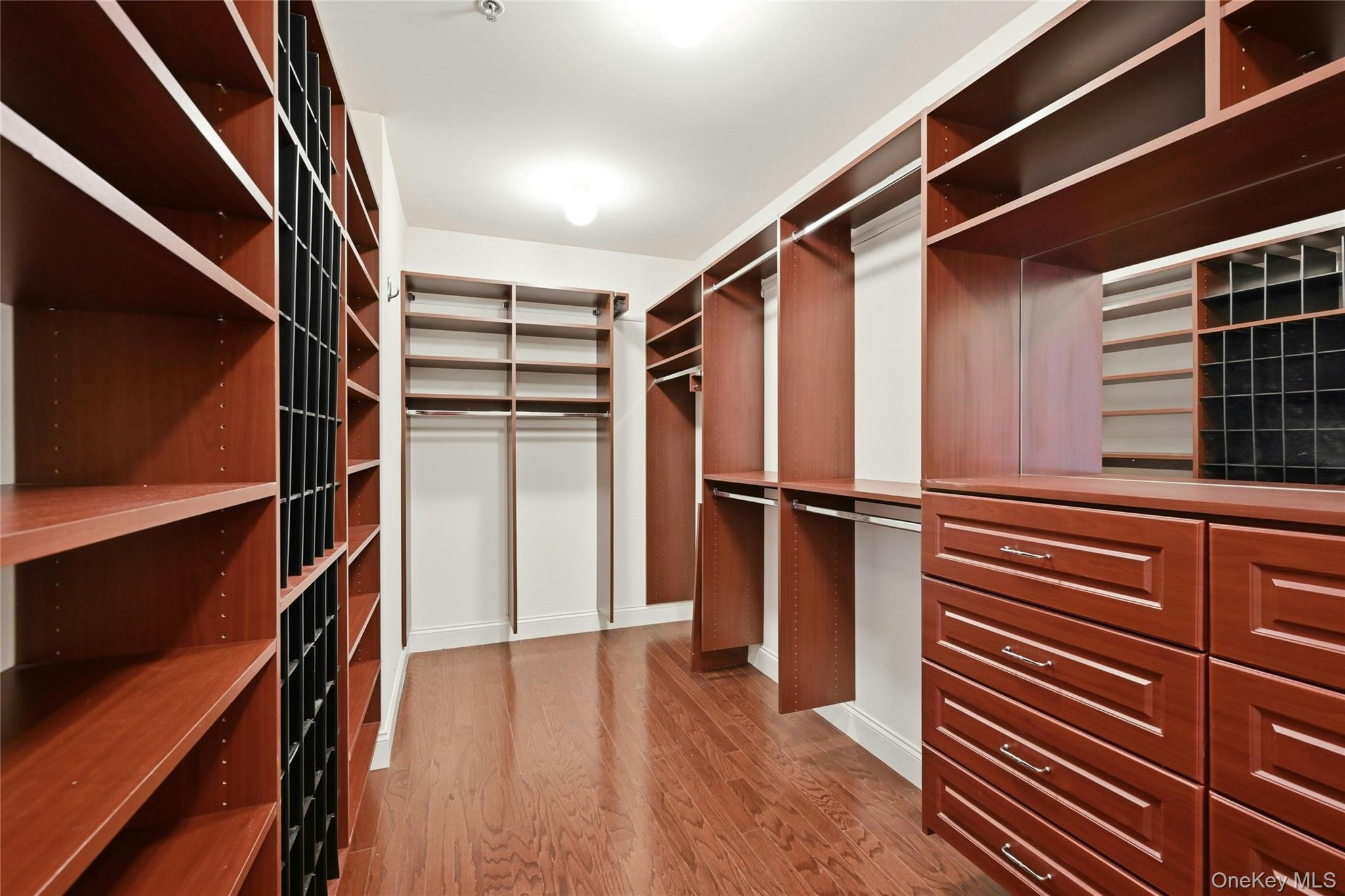 Condo Pacing  Nassau County, NY 11590, MLS-985533-28