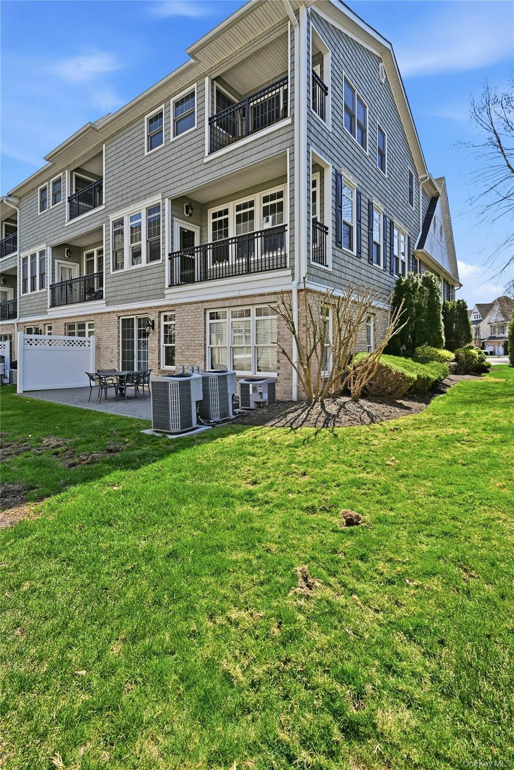 Condo Pacing  Nassau County, NY 11590, MLS-985533-4