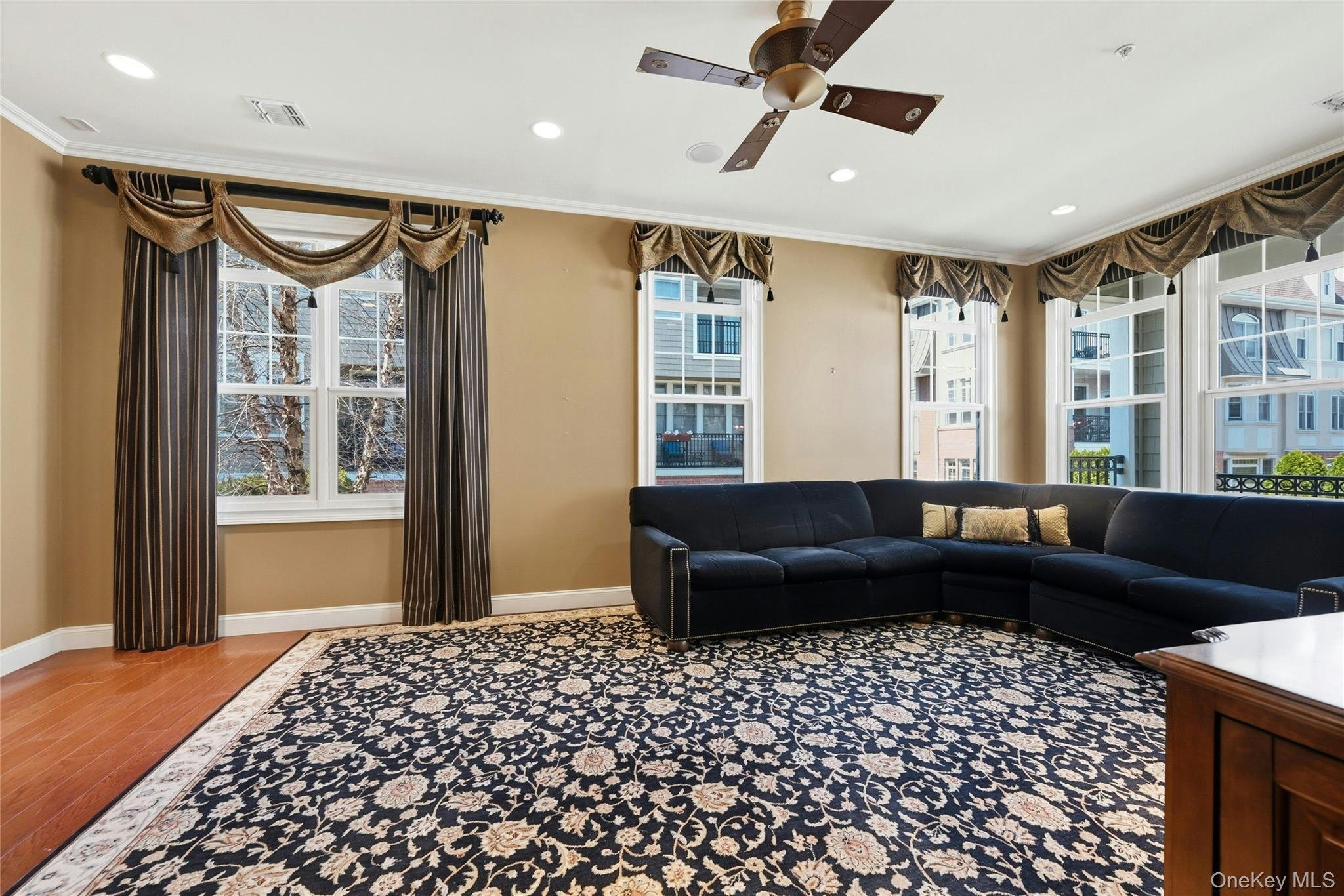 Condo Pacing  Nassau County, NY 11590, MLS-985533-7