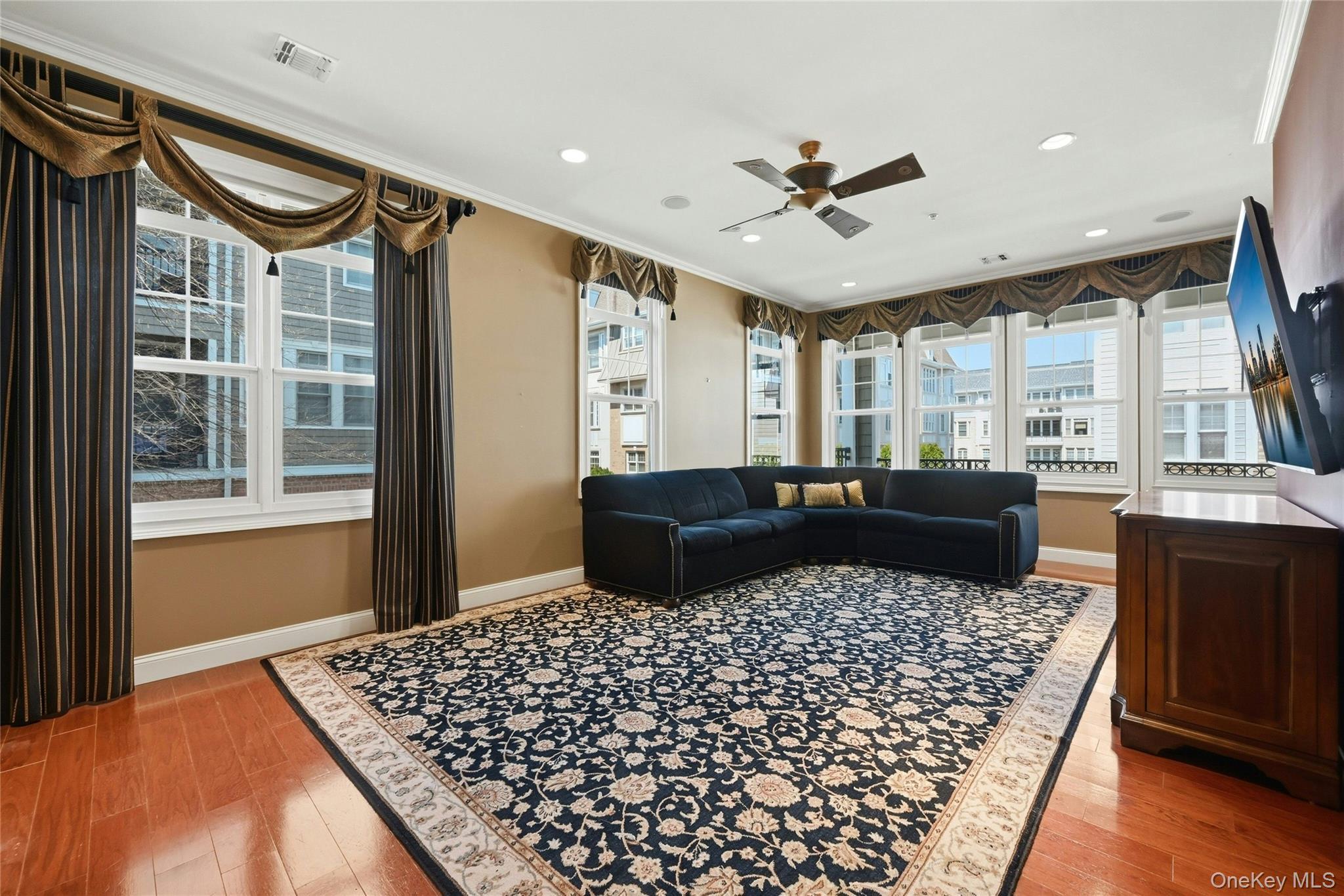 Condo Pacing  Nassau County, NY 11590, MLS-985533-9