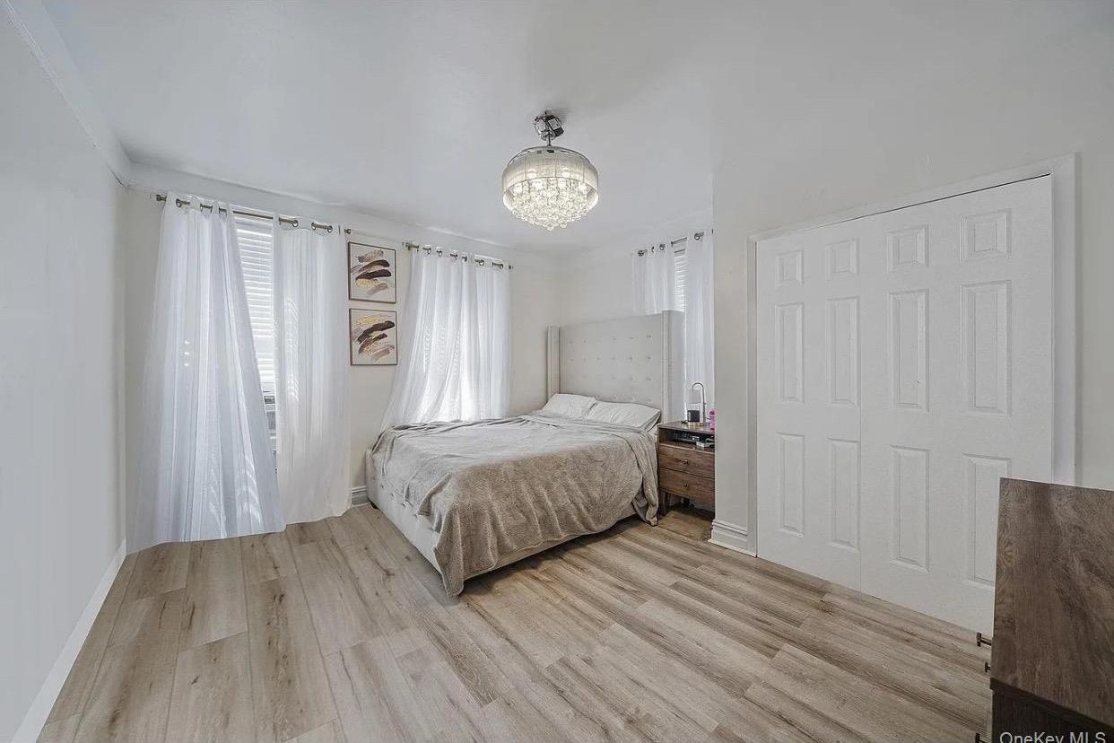 Single Family Lafayette  Bronx, NY 10465, MLS-985551-12