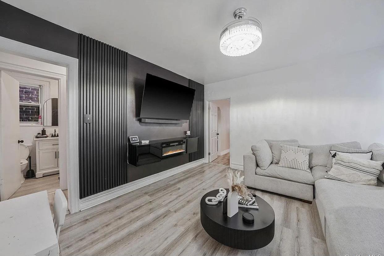 Single Family Lafayette  Bronx, NY 10465, MLS-985551-13