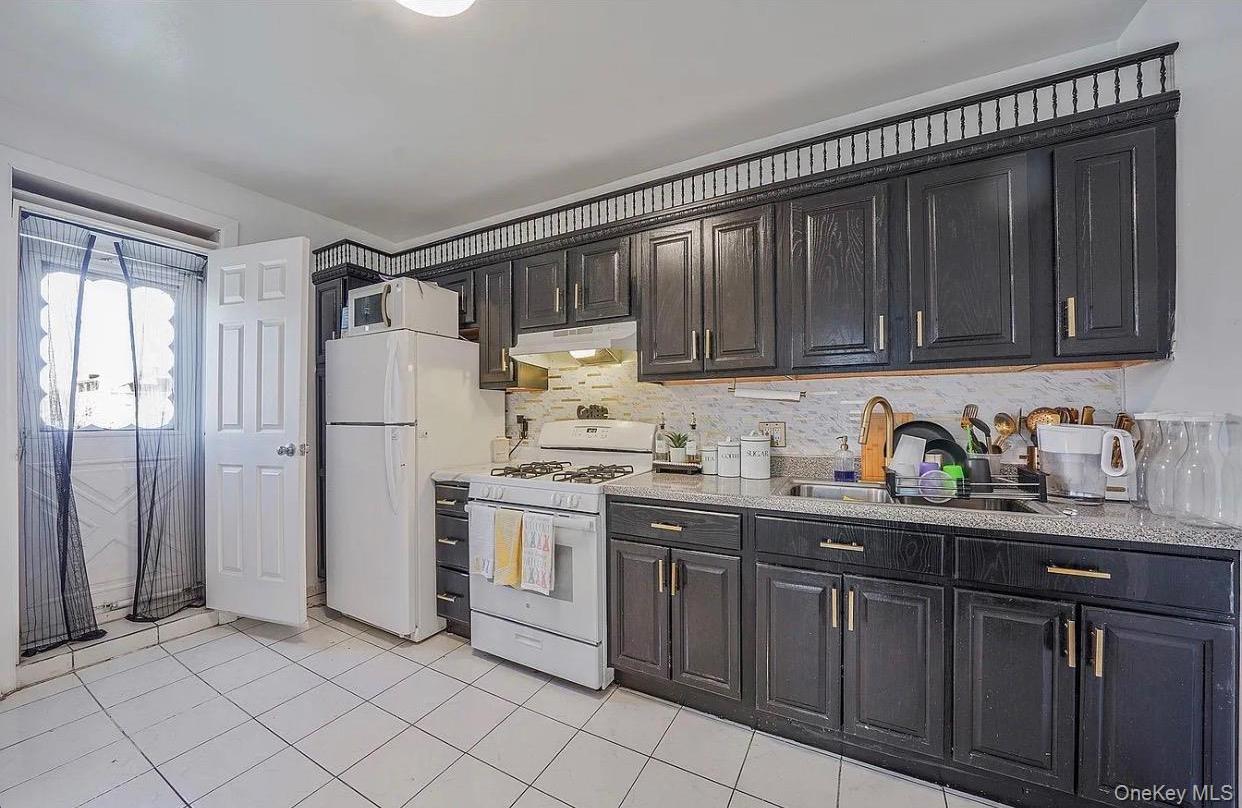 Single Family Lafayette  Bronx, NY 10465, MLS-985551-7