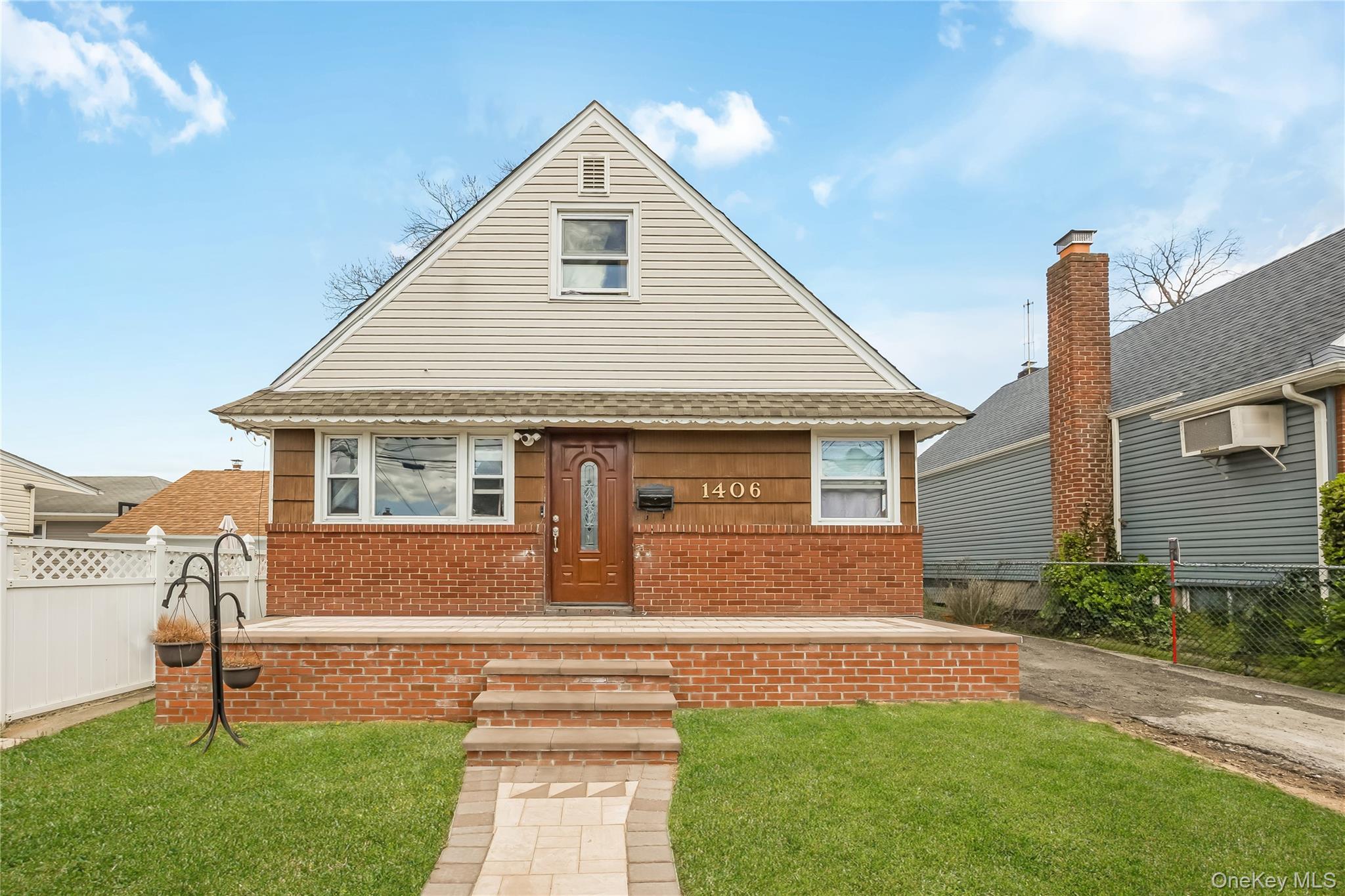 Single Family M  Nassau County, NY 11003, MLS-985553-2