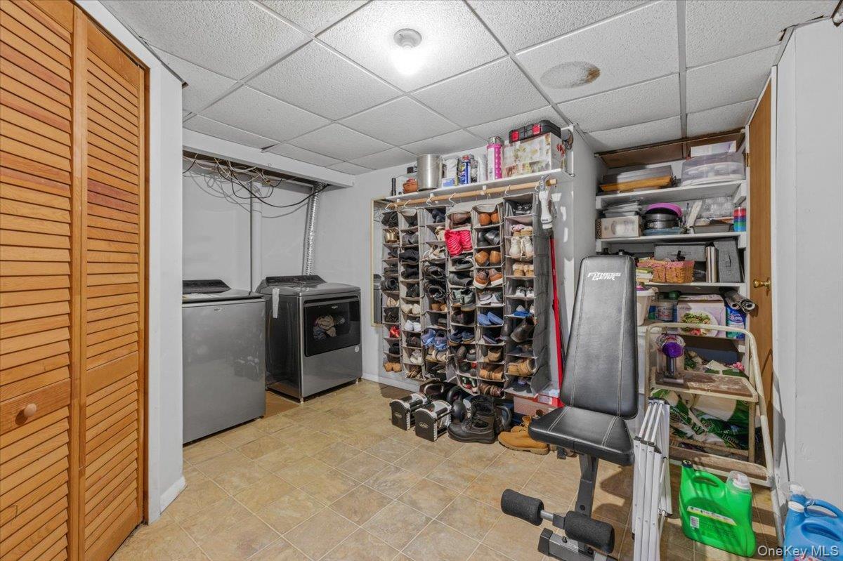 Single Family Seitz  Nassau County, NY 11714, MLS-985554-22