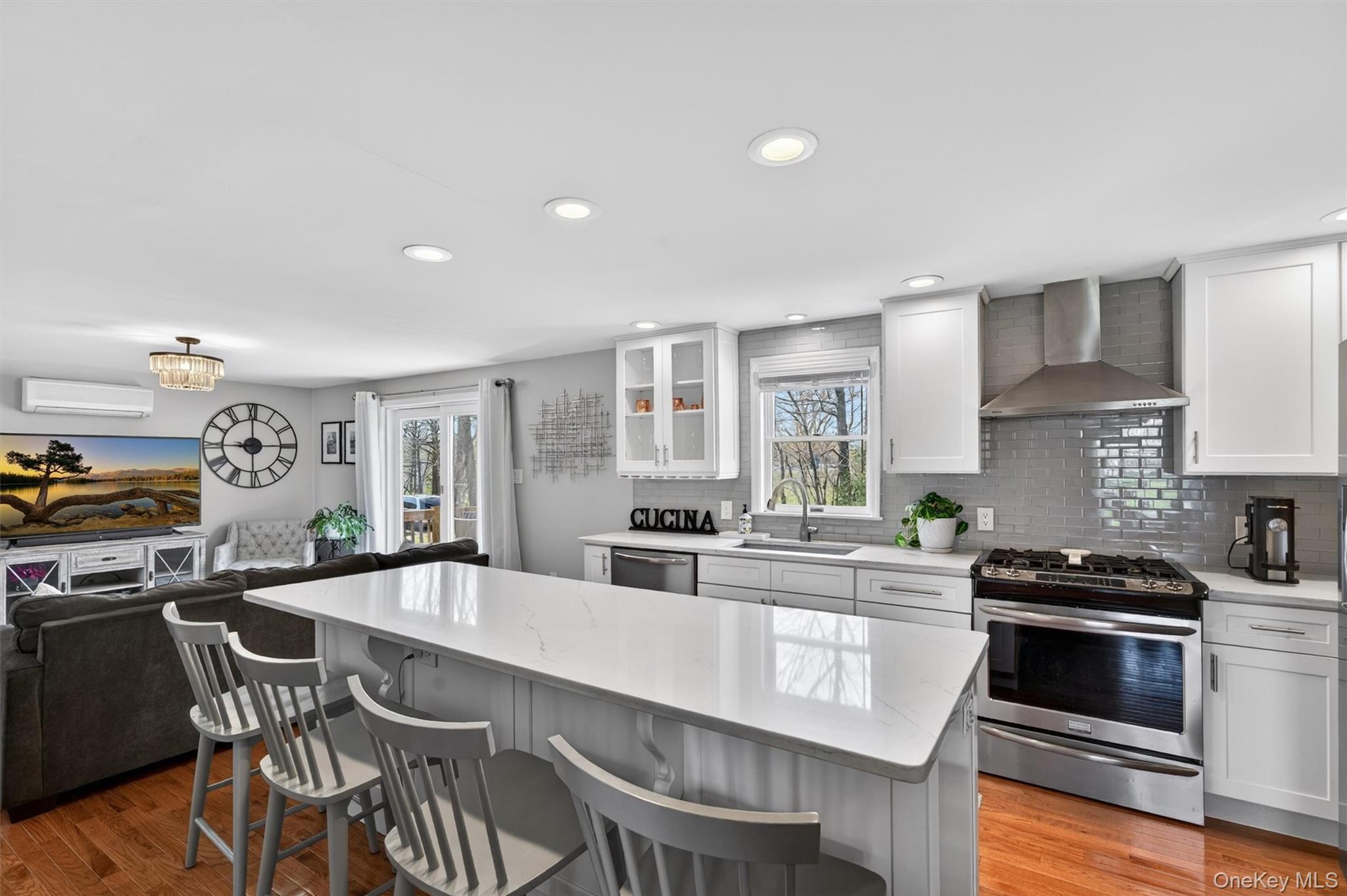 Single Family Livingston  Orange County, NY 10940, MLS-985594-11