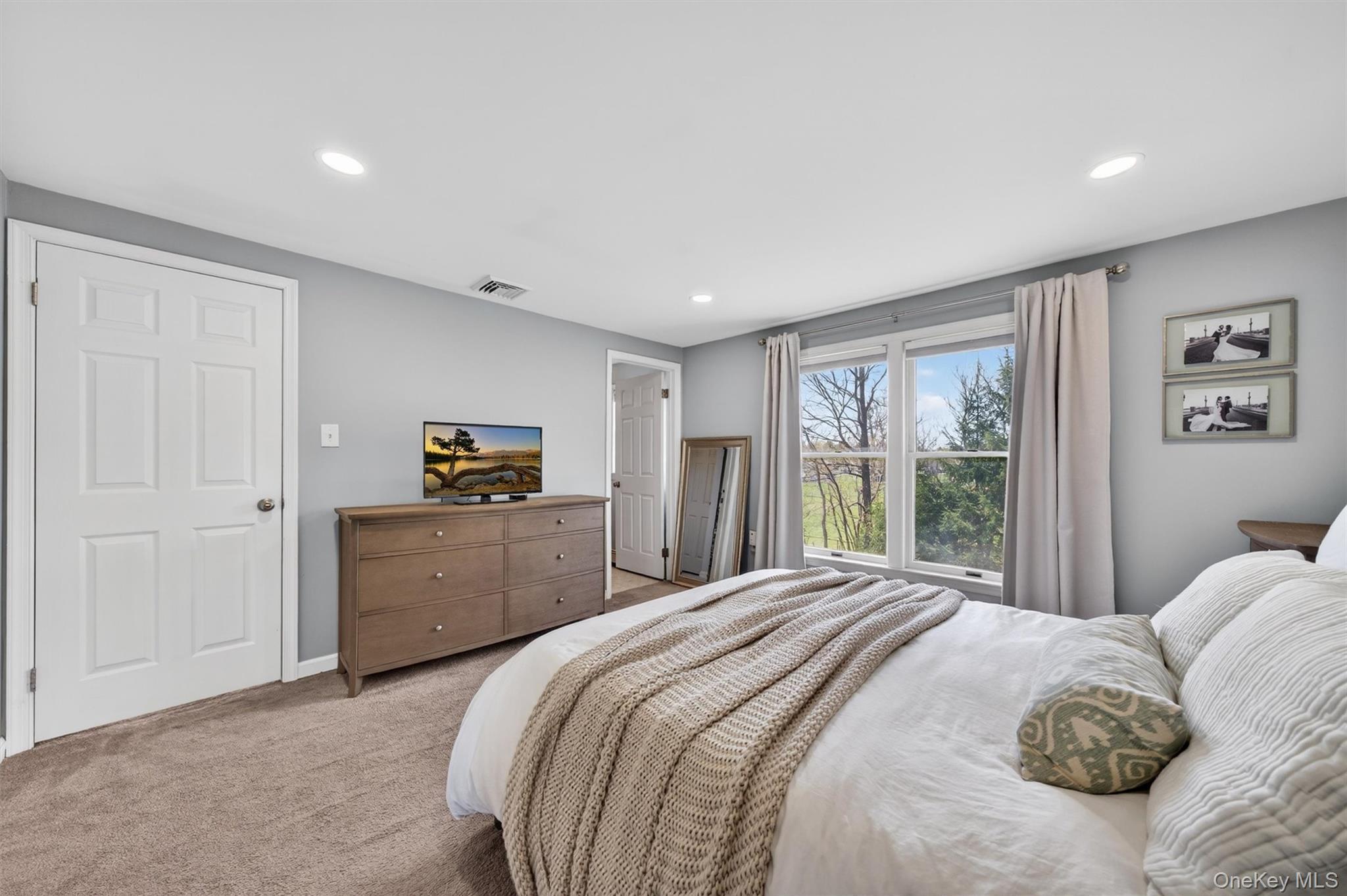 Single Family Livingston  Orange County, NY 10940, MLS-985594-15