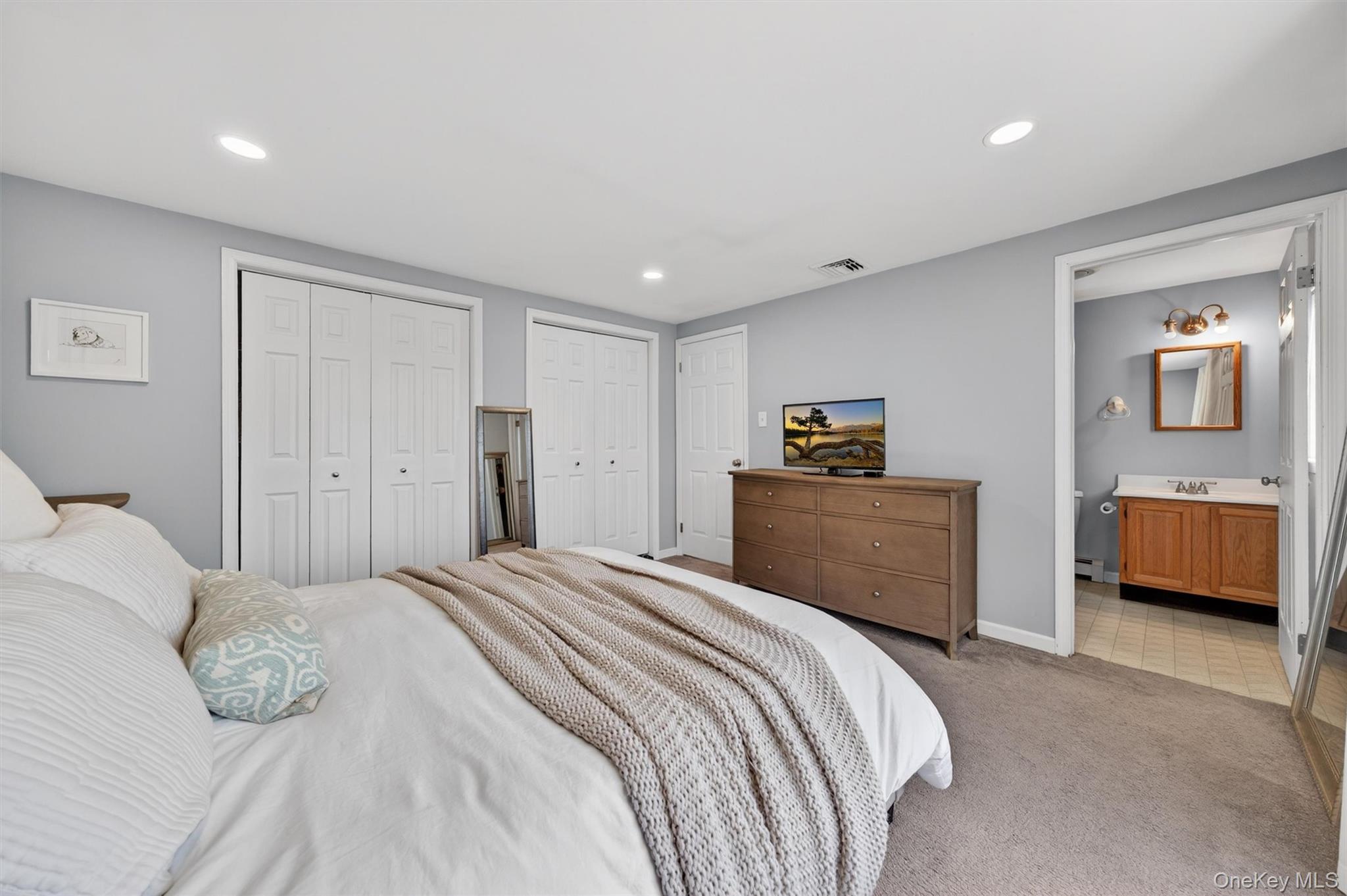 Single Family Livingston  Orange County, NY 10940, MLS-985594-16