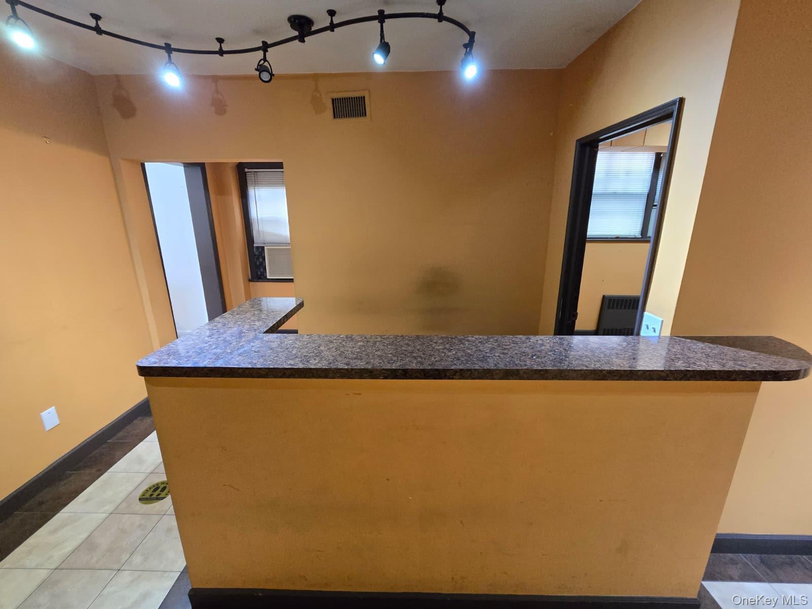 Commercial Lease Crossbay  Queens, NY 11417, MLS-985599-2