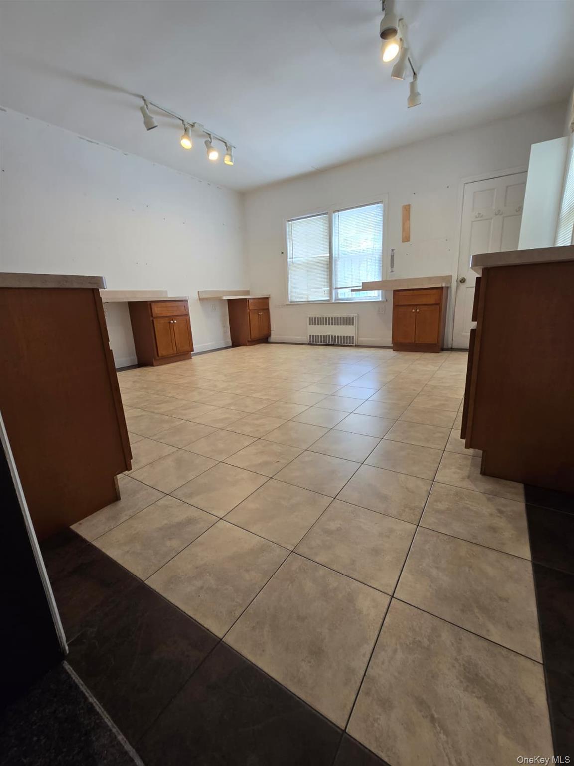 Commercial Lease Crossbay  Queens, NY 11417, MLS-985599-6