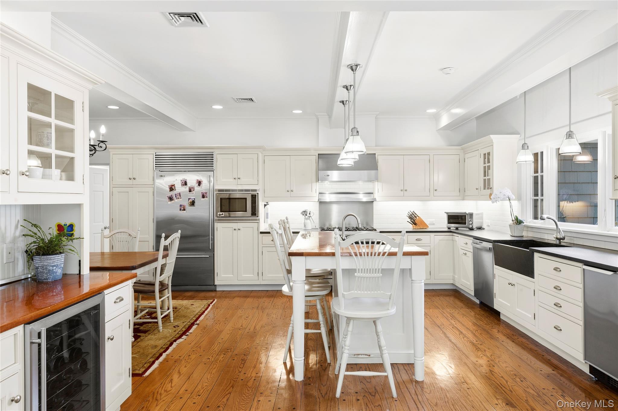 Single Family Middle Drive Nassau County, NY 11030, MLS-985610-11