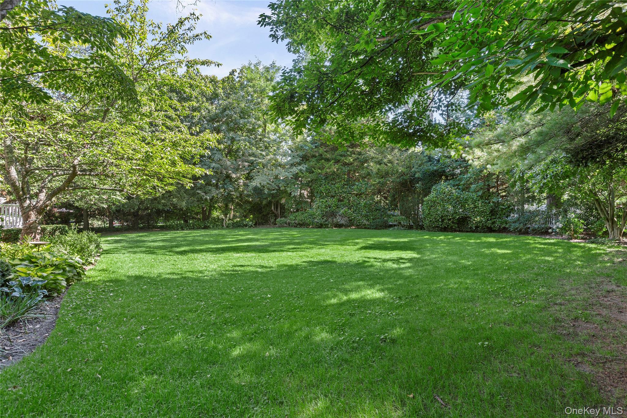 Single Family Middle Drive Nassau County, NY 11030, MLS-985610-6