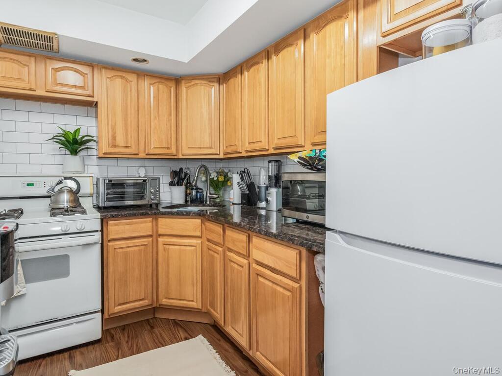 Single Family 68th Avenue Queens, NY 11362, MLS-985624-18