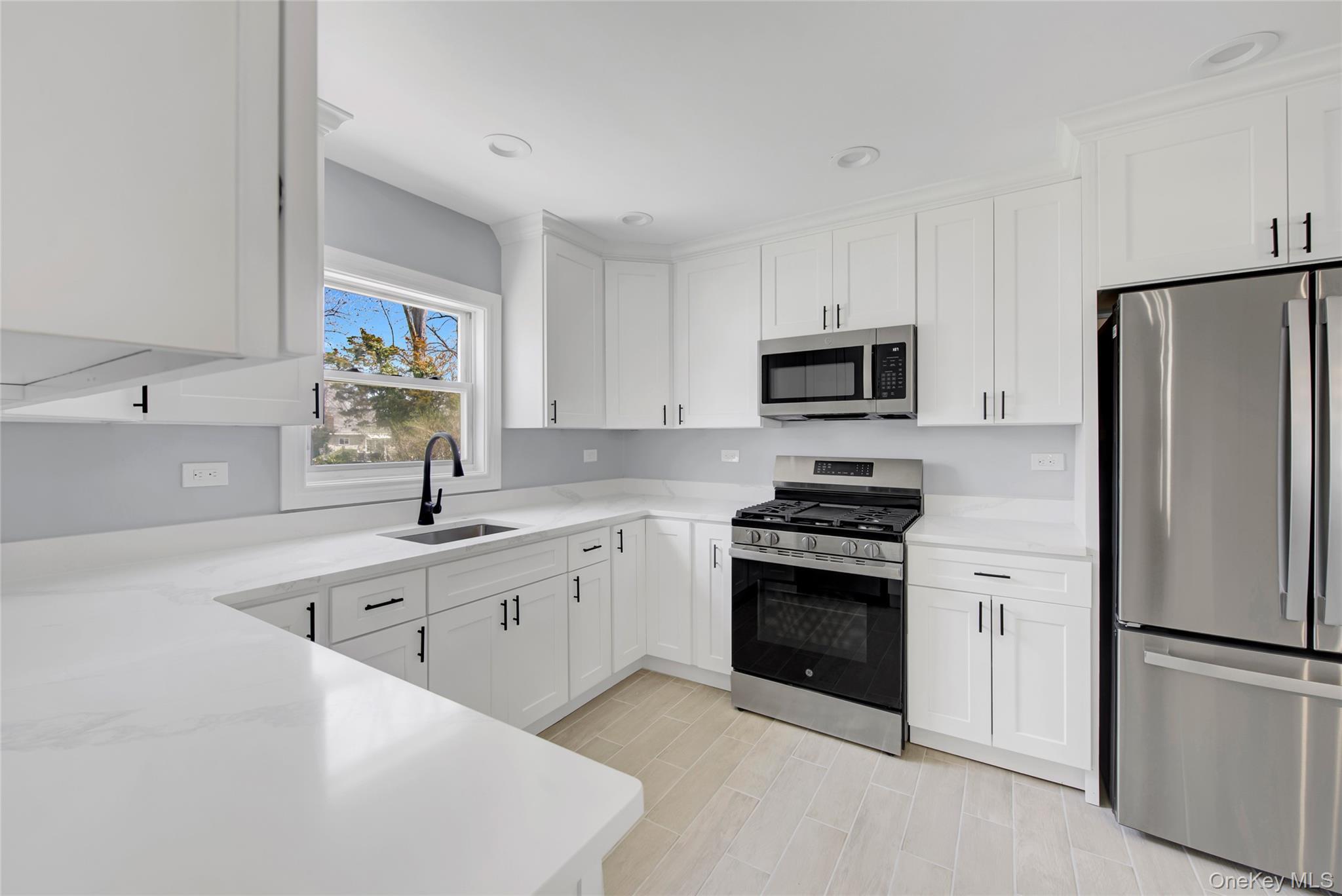 Single Family Yale  Suffolk County, NY 11776, MLS-985628-4