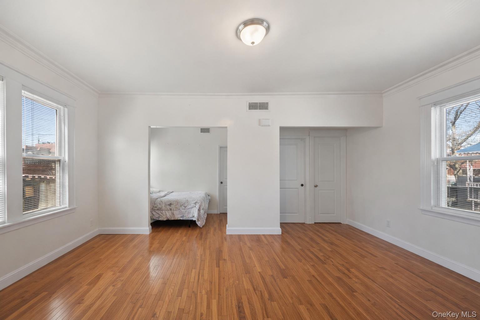 Single Family Lurting Bronx, NY 10469, MLS-985641-11