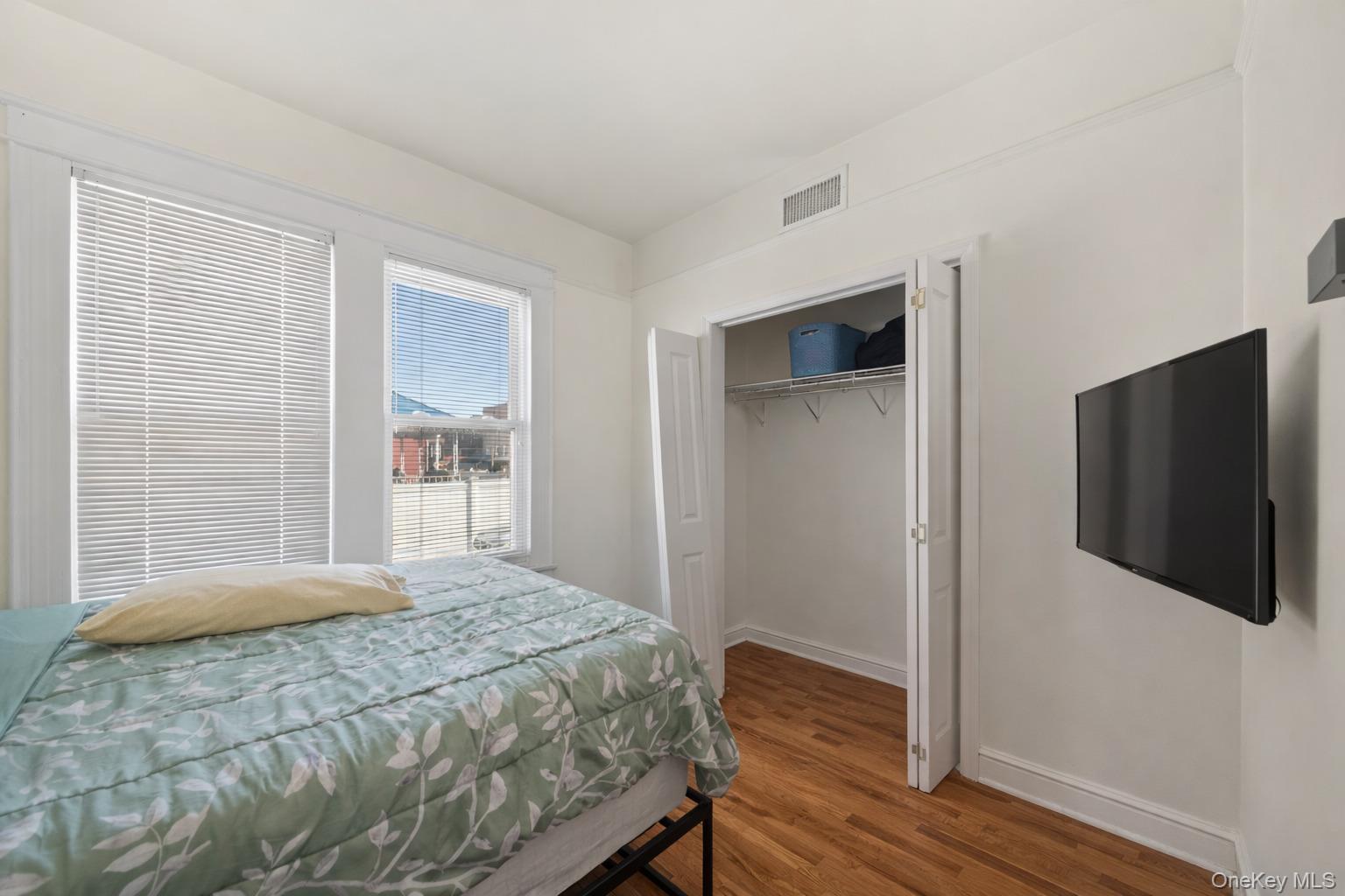 Single Family Lurting Bronx, NY 10469, MLS-985641-15