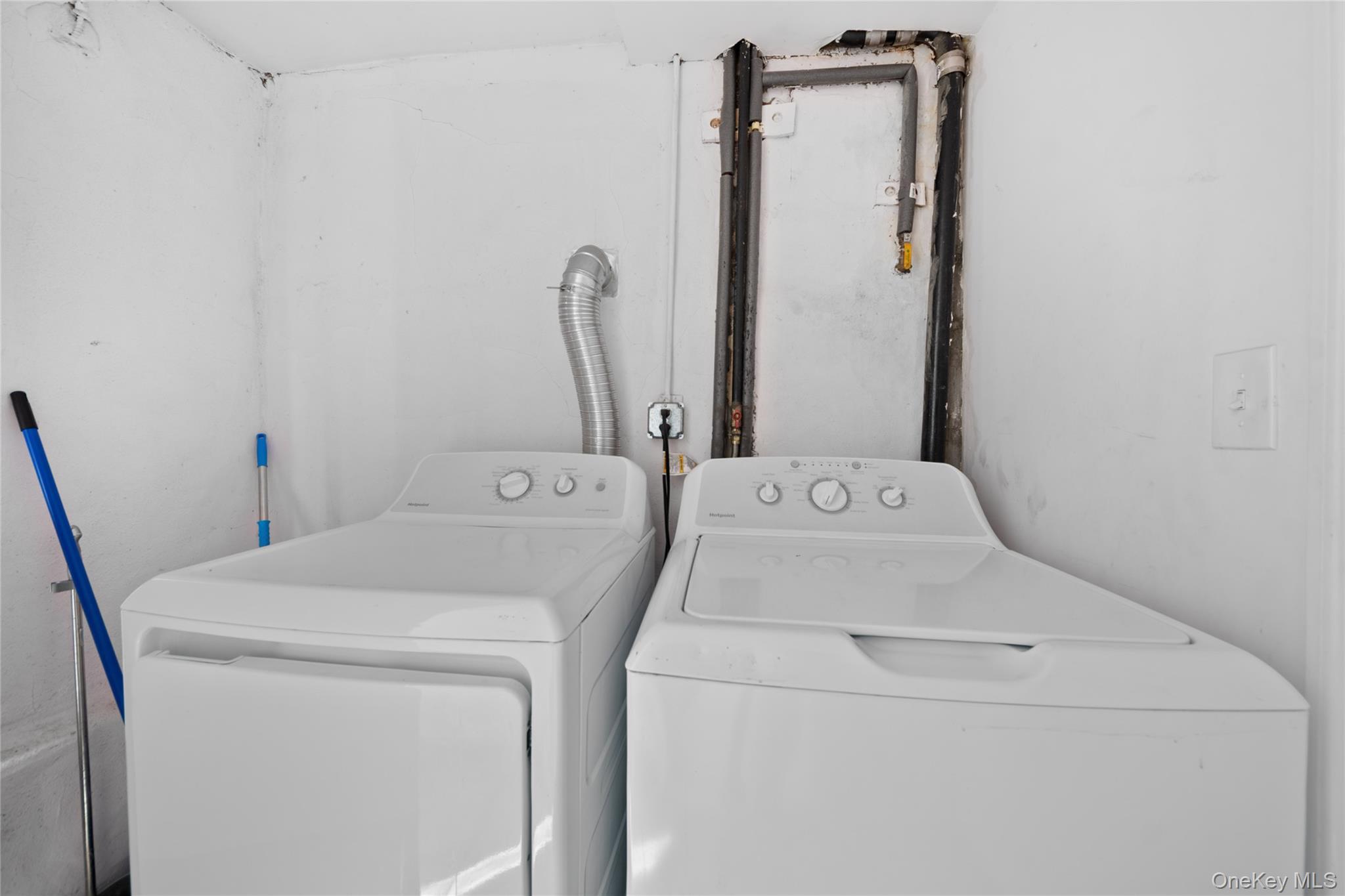 Single Family Lurting Bronx, NY 10469, MLS-985641-17