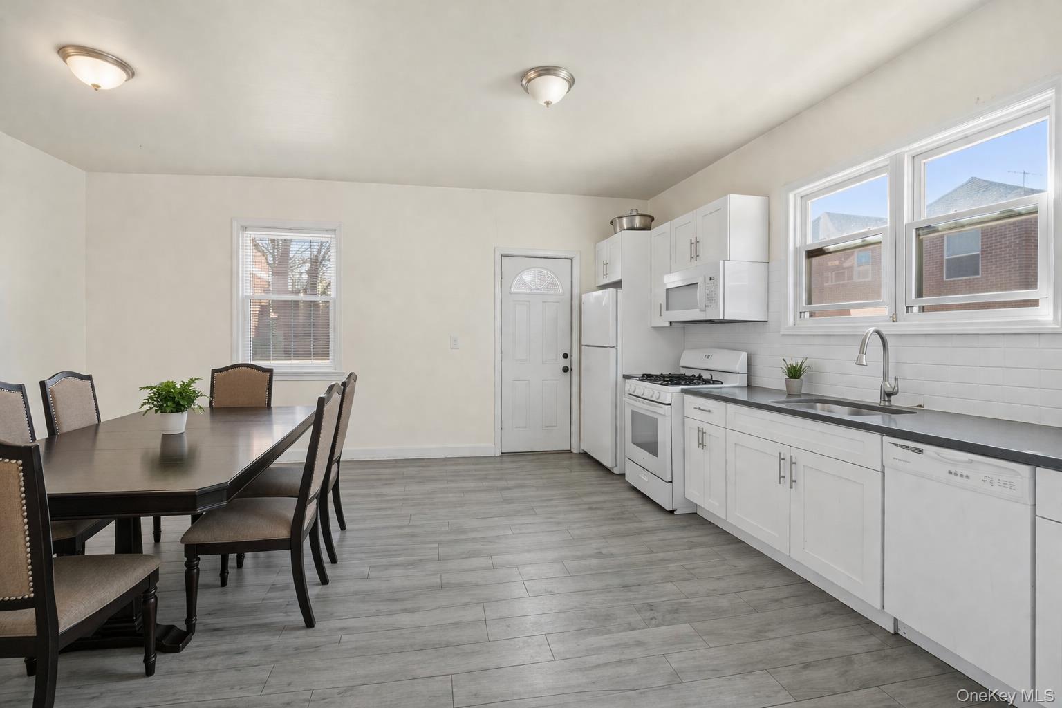 Single Family Lurting Bronx, NY 10469, MLS-985641-21