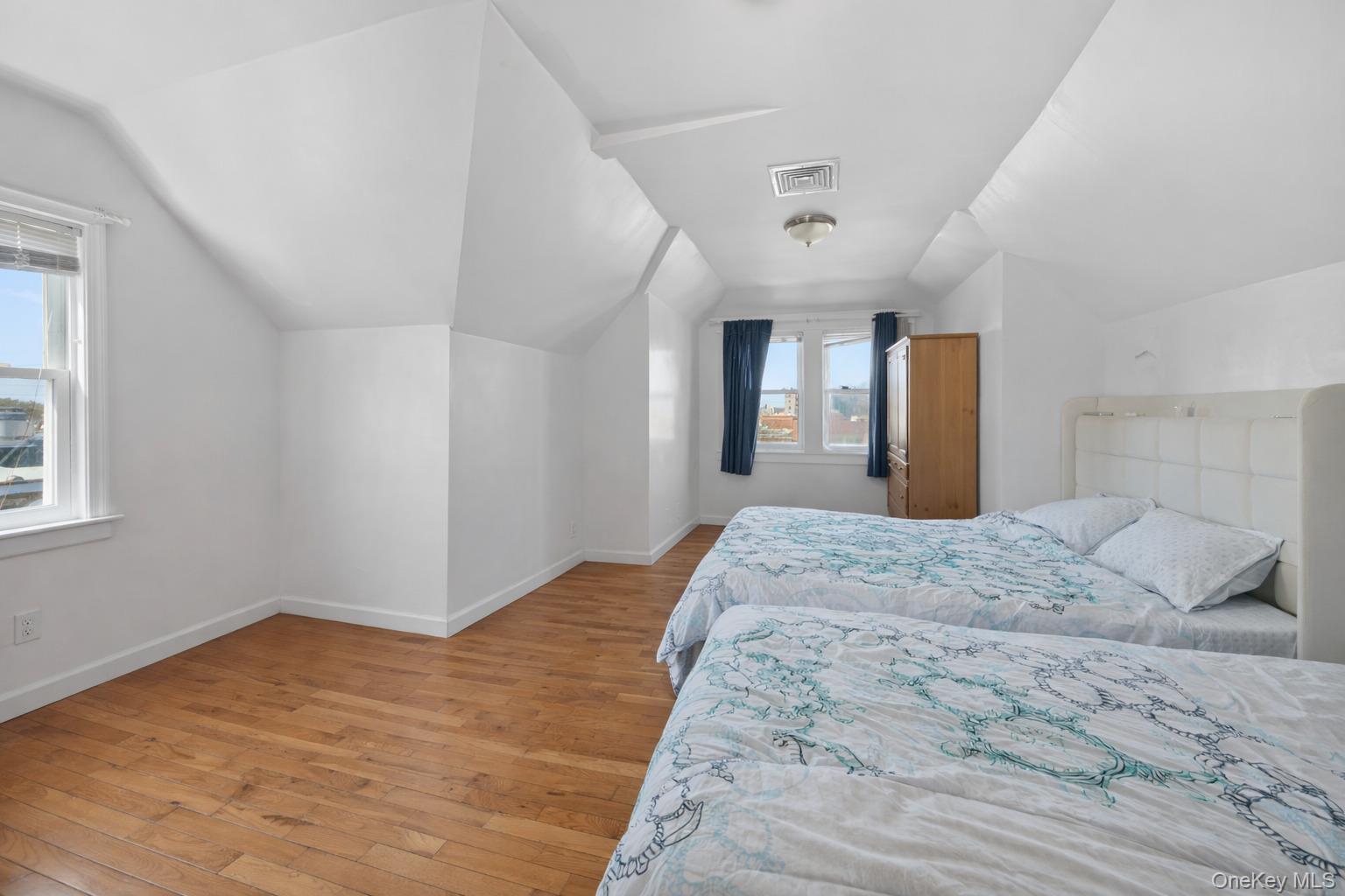 Single Family Lurting Bronx, NY 10469, MLS-985641-22