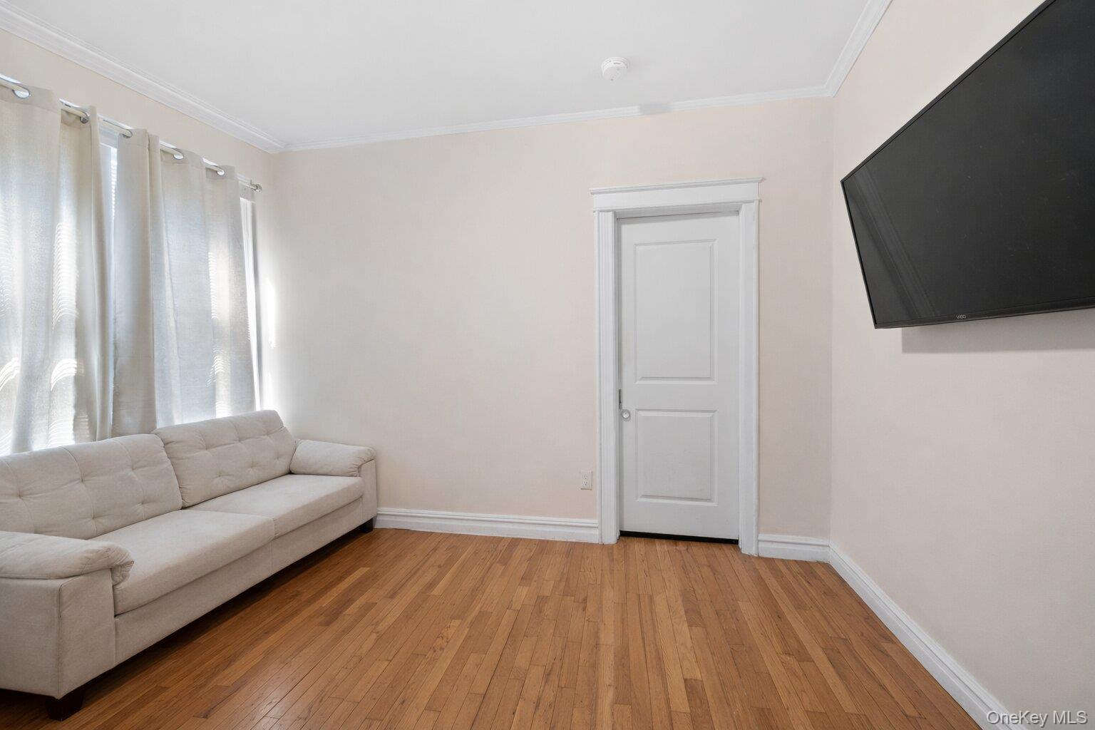 Single Family Lurting Bronx, NY 10469, MLS-985641-25