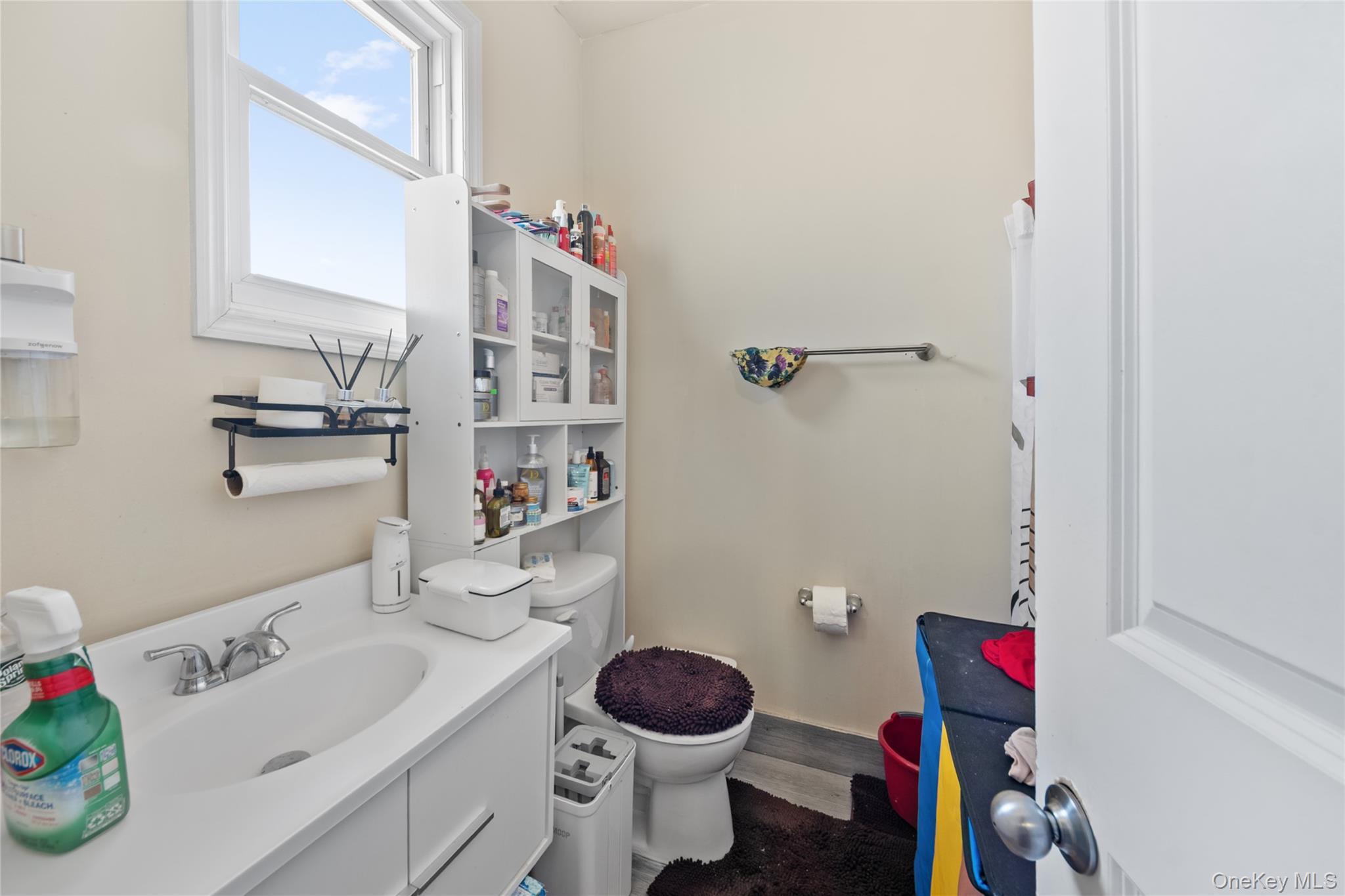 Single Family Lurting Bronx, NY 10469, MLS-985641-29