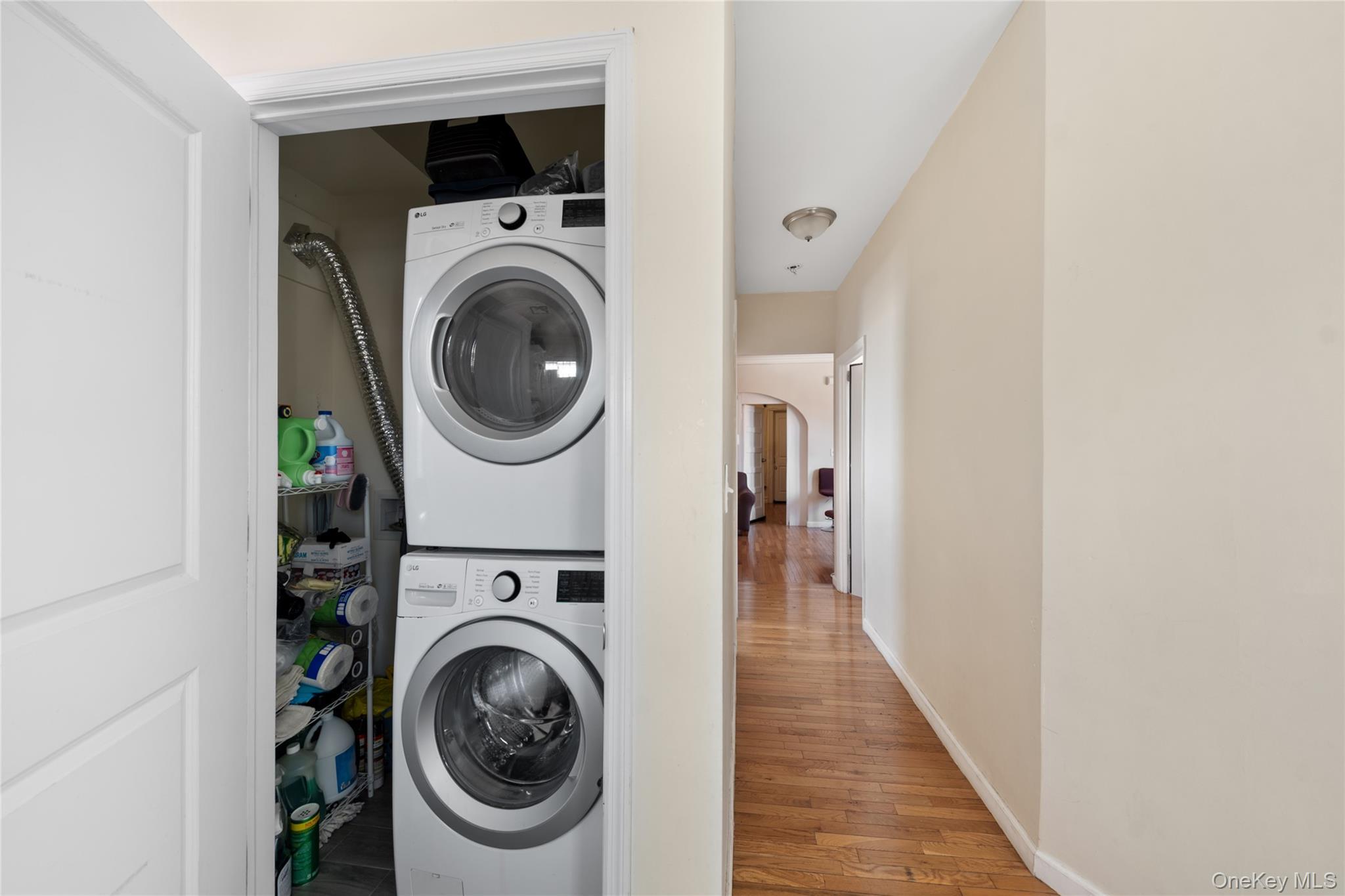 Single Family Lurting Bronx, NY 10469, MLS-985641-32