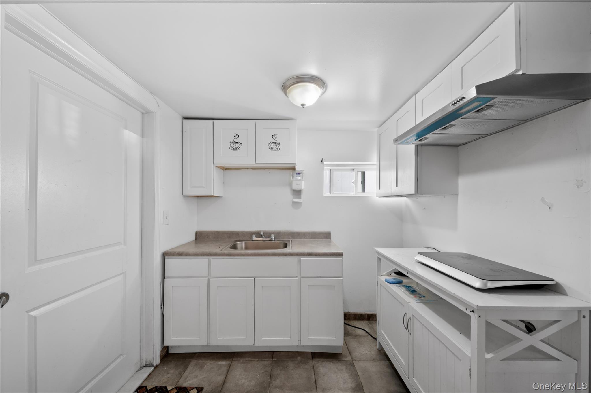 Single Family Lurting Bronx, NY 10469, MLS-985641-4