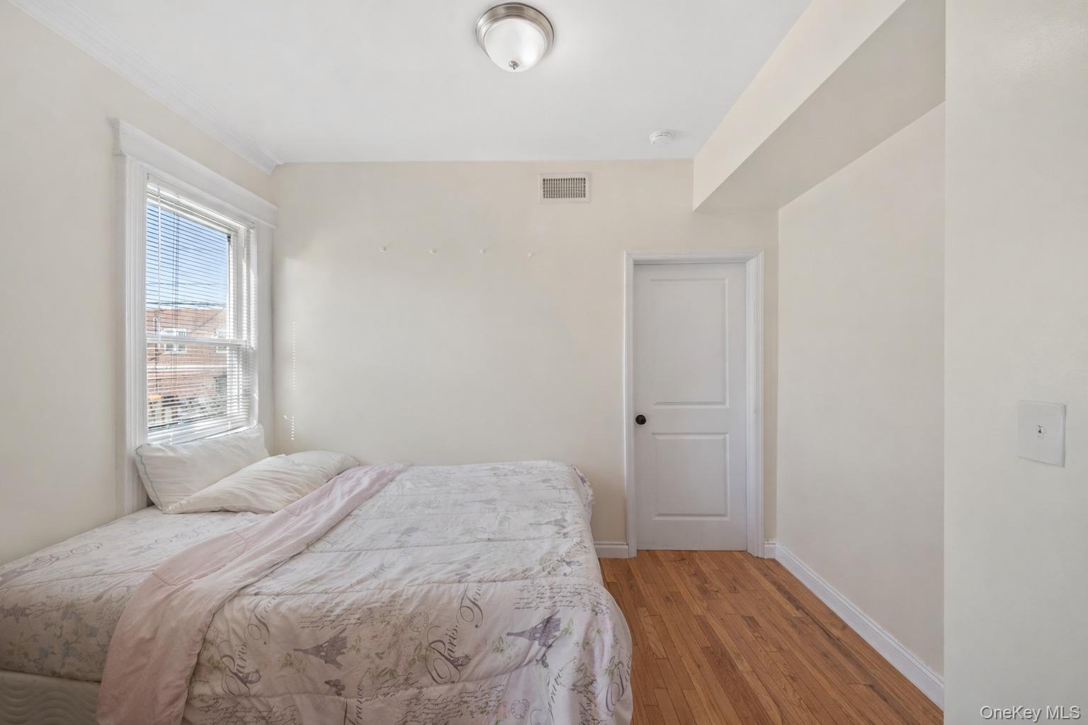 Single Family Lurting Bronx, NY 10469, MLS-985641-9