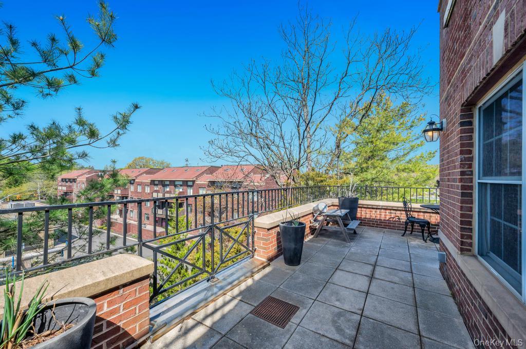 Condo Portico  Nassau County, NY 11021, MLS-985669-14