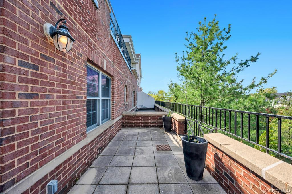 Condo Portico  Nassau County, NY 11021, MLS-985669-15