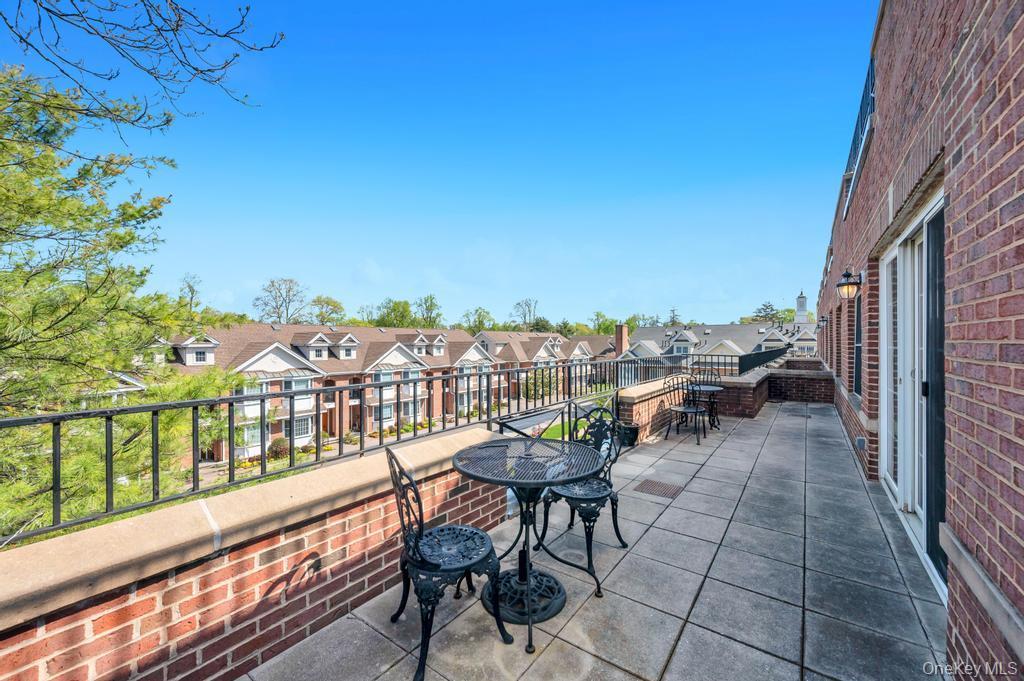 Condo Portico  Nassau County, NY 11021, MLS-985669-16