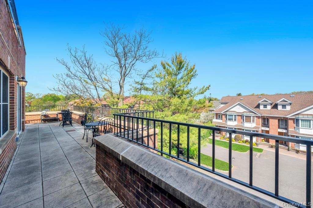 Condo Portico  Nassau County, NY 11021, MLS-985669-17