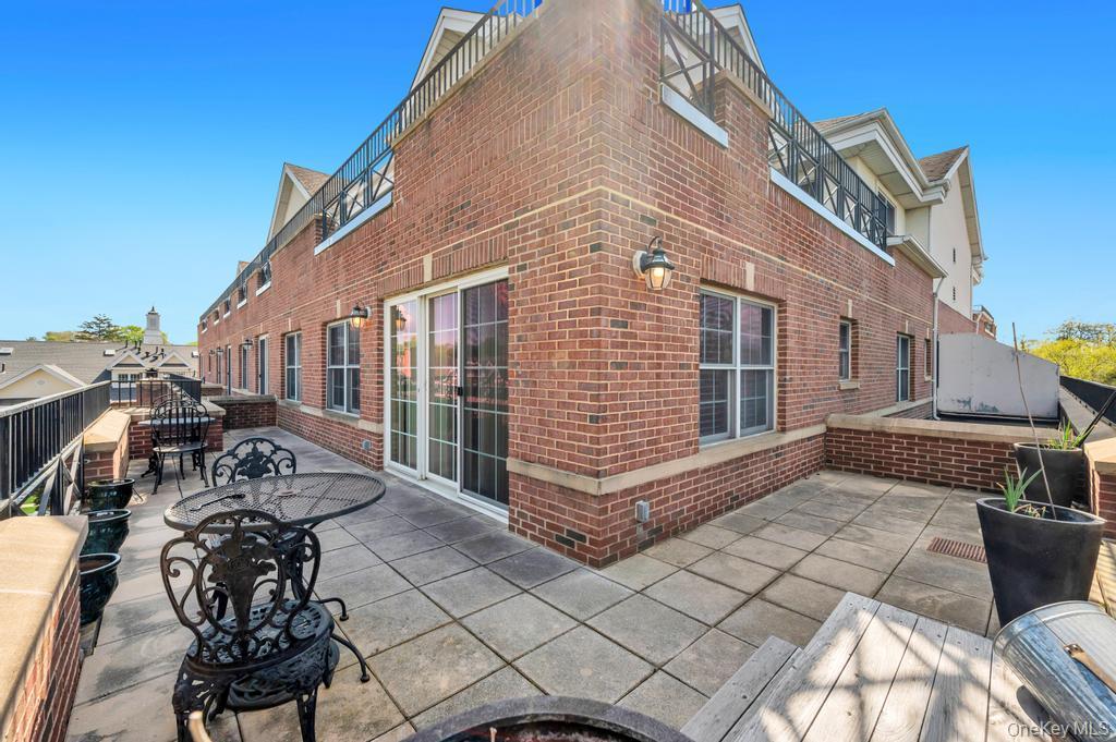 Condo Portico  Nassau County, NY 11021, MLS-985669-18