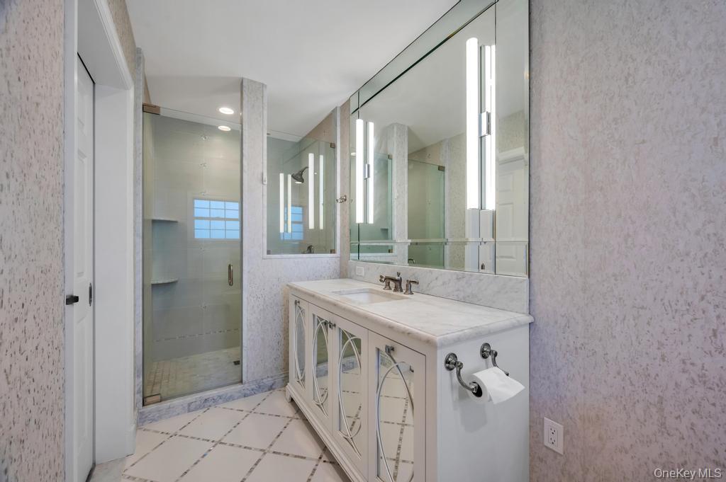 Condo Portico  Nassau County, NY 11021, MLS-985669-33