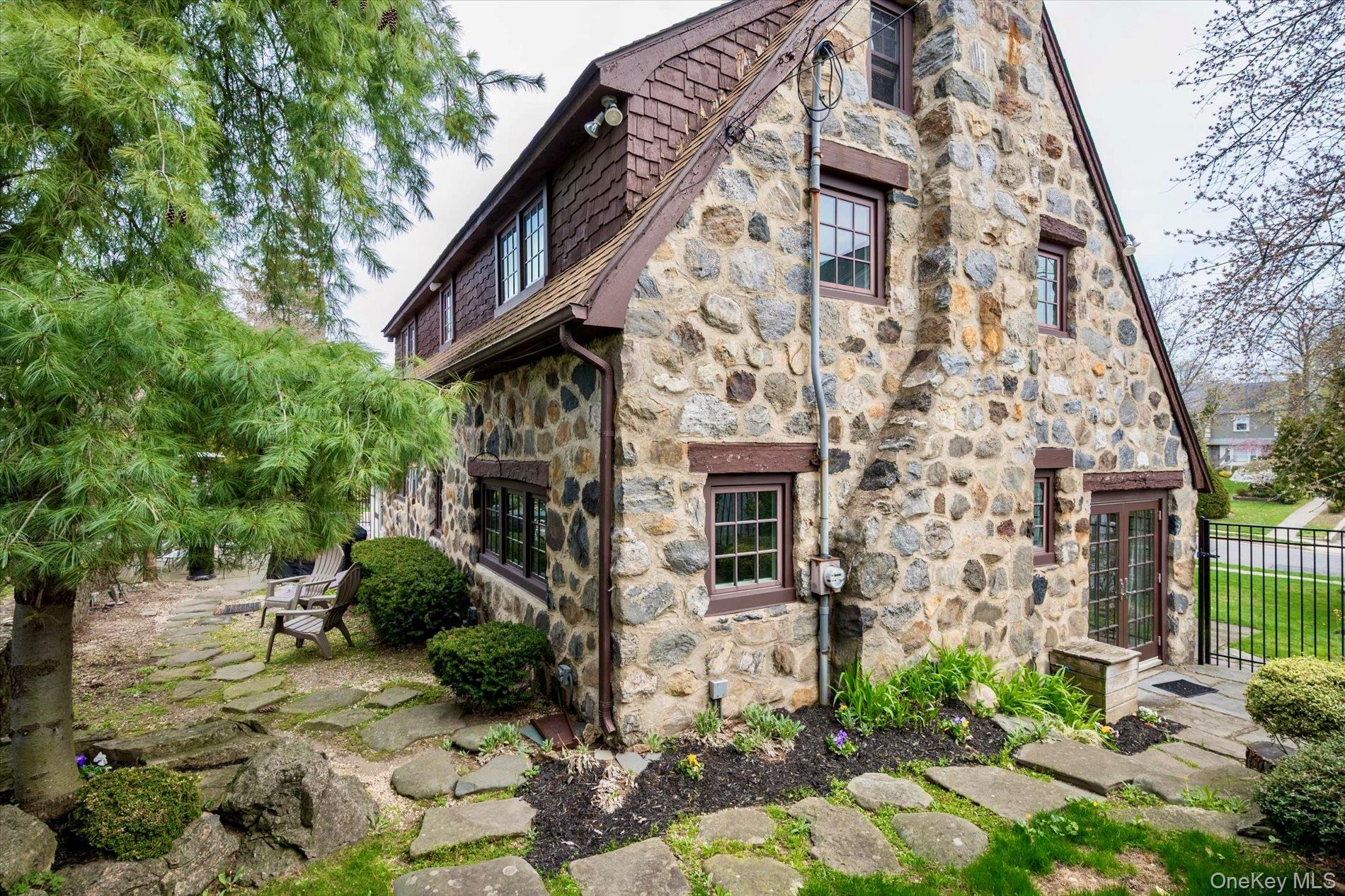 Single Family Long  Nassau County, NY 11550, MLS-985702-27