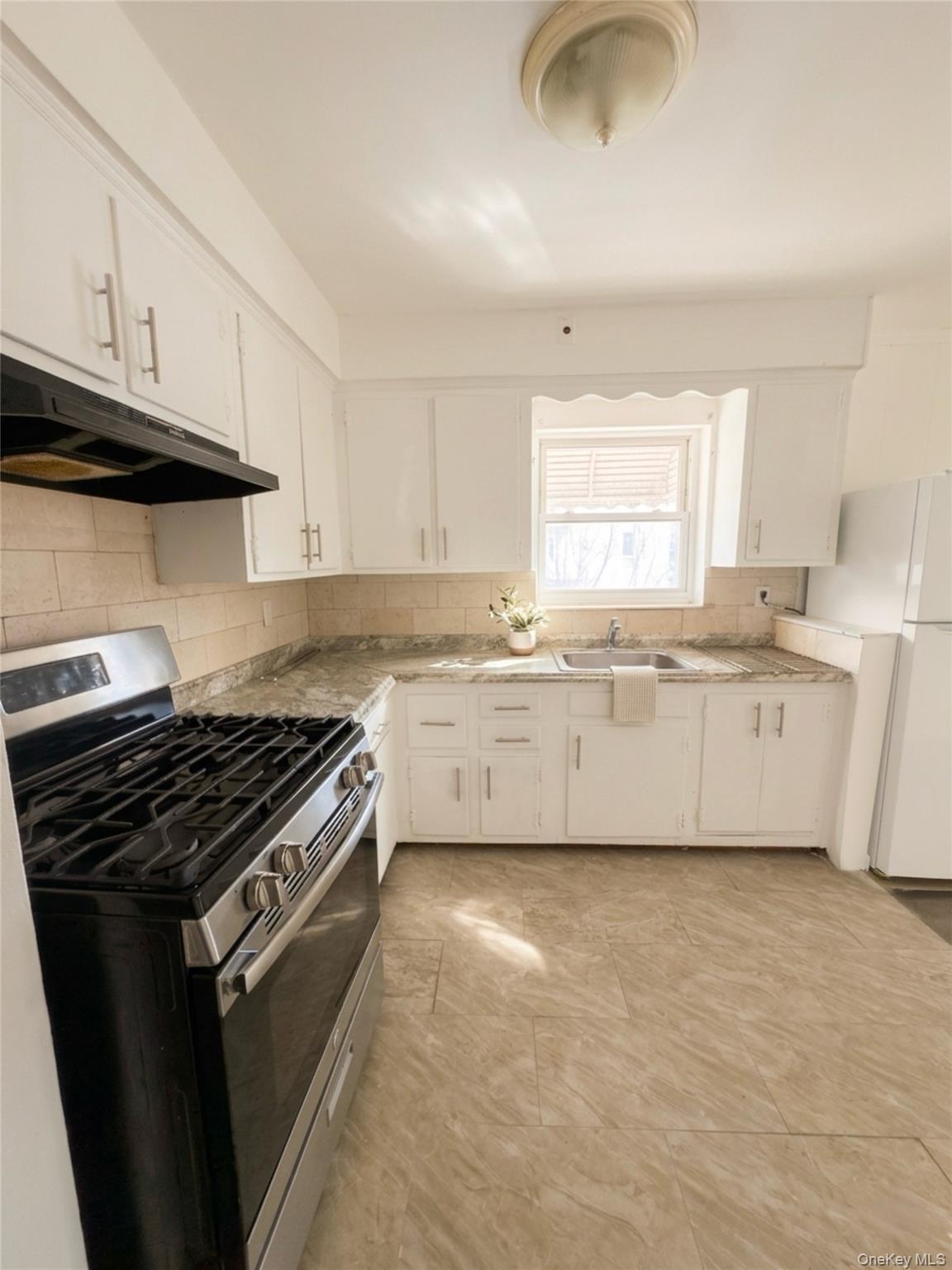 Commercial Sale Laconia  Bronx, NY 10469, MLS-985703-12