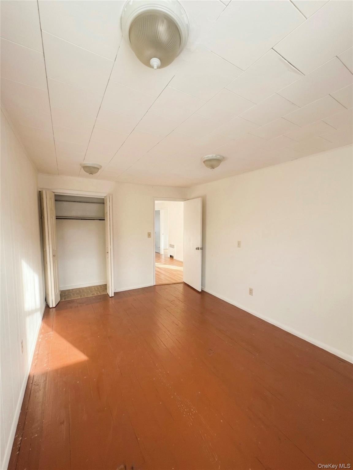 Commercial Sale Laconia  Bronx, NY 10469, MLS-985703-15
