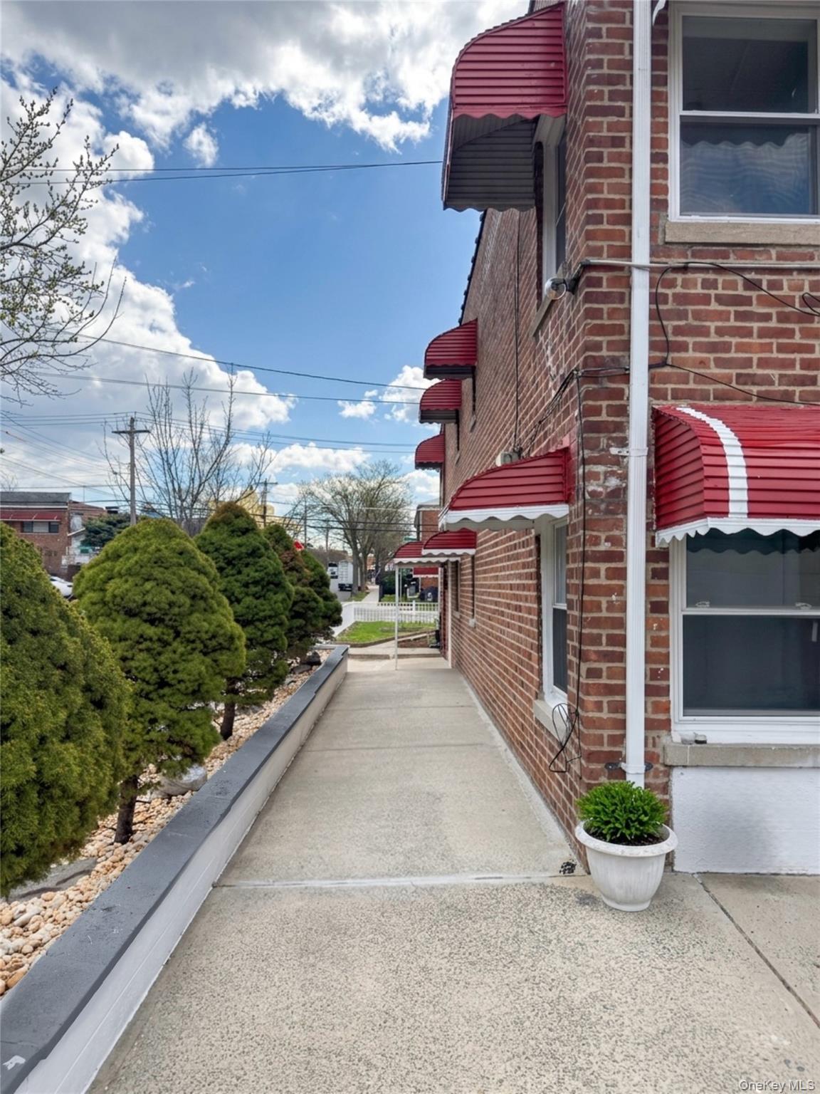 Commercial Sale Laconia  Bronx, NY 10469, MLS-985703-21