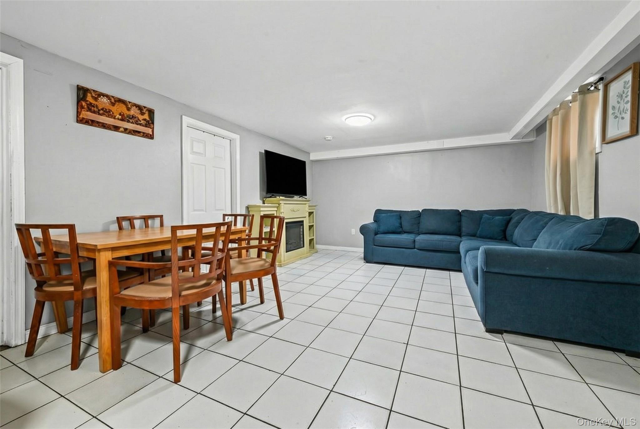 Single Family 5th  Suffolk County, NY 11706, MLS-985715-8