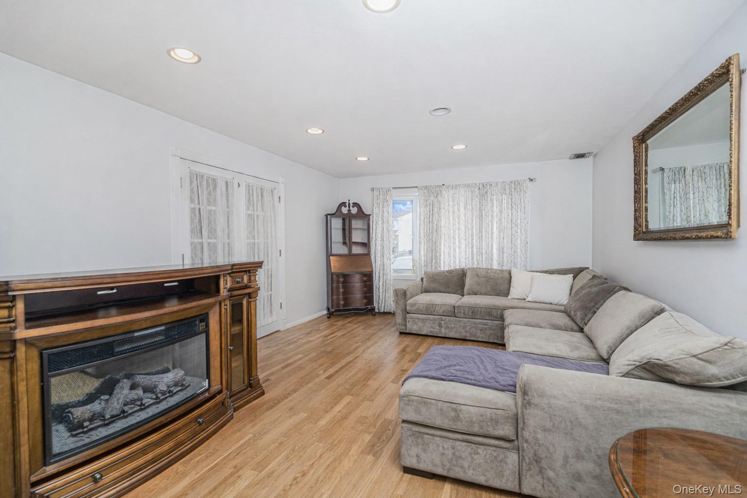 Single Family Ashwood Staten Island, NY 10308, MLS-985721-4